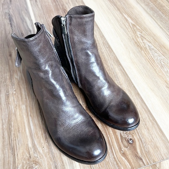 OFFICINE CREATIVE Leather Chelsea Boots Size: 6IT 36